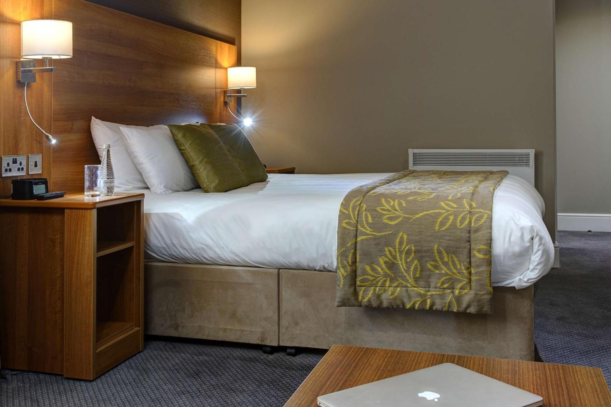 Best Western Manchester Altrincham Cresta Court Hotel Exterior foto