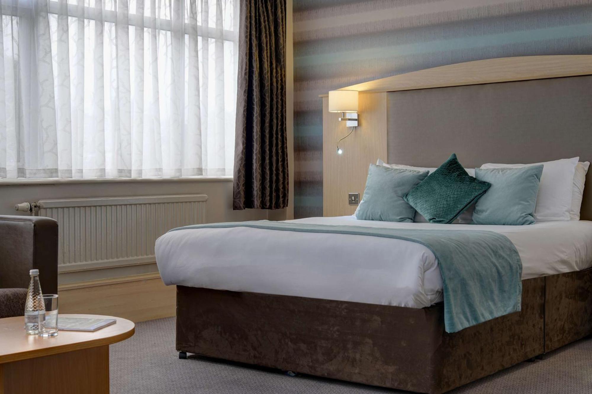Best Western Manchester Altrincham Cresta Court Hotel Exterior foto